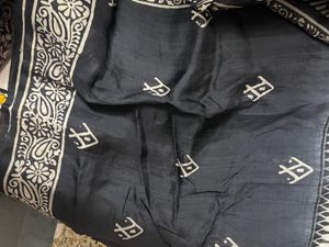 Elegant Black &amp; White used Pure Silk Saree