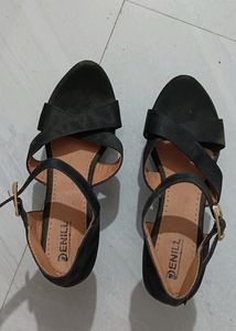 Denil Black Sandals