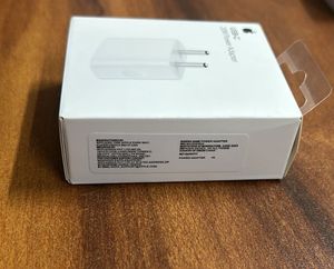 *100% AUTHENTIC SEALED* Apple 20W Power Adapter