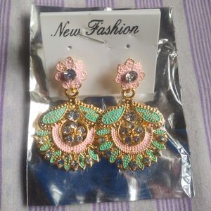 TWO EARRING NEW