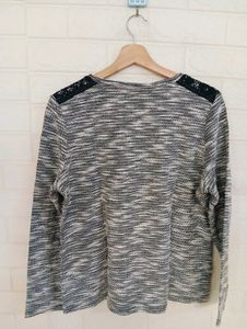 Stylish Knit Top with Lace Detail