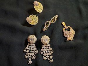 Gold Tone Necklace &amp; Earring Set