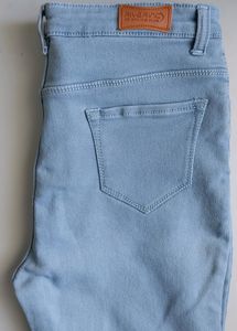 Size 30 - Skinny Fit - High Rise -