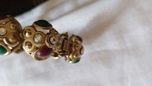 JADAU ANTIQUE BANGLE