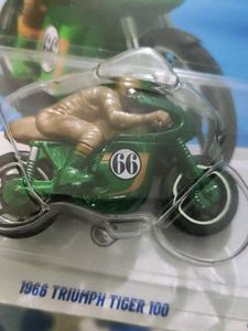 Hot Wheels 1966 Triumph Tiger 100 tresure hunt