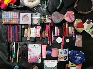 Mixed Makeup Lot (2 products with two freebies