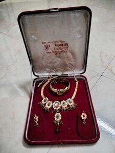 The Beautiful Jewellery Set With Bracelet