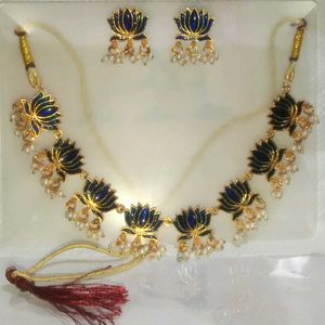 Lotus Blossom Necklace & Earring Set🤍