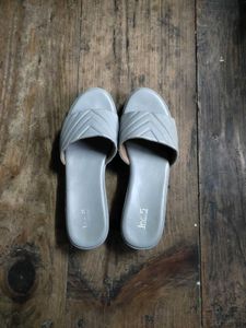 🌸Five by Inc. Gray Quilted Slides