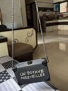 Novelty 'Un Goyave Mreveilles' Trunk Bag