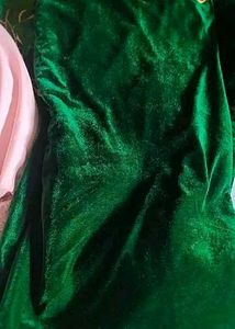 Elegant Green Velvet Saree with out blouse 👍