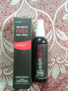 Huda Beauty Matte Fixer Face Spray