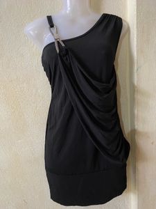 Chic Black One-Shoulder Dress