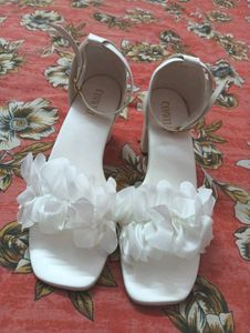 White Floral Sandals🌸