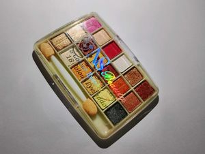 NS Beauty eyeshadow pallate