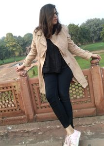 Chic Tan Women&#39;s Trench Coat - Timeless Elegance