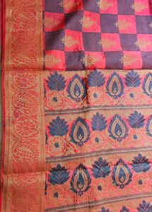 Red &amp; grey  Checked Saree