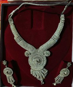 New Diamond nackless with earrings