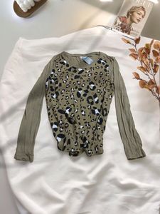 🇨🇦Reitmans Luxury Branded Full Sleeve Top