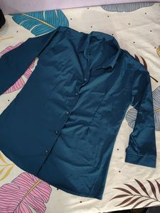 Elegant Teal Button-Down Shirt 🧡