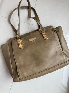 Soft Leather Stylish Handbag - Olive & Gold