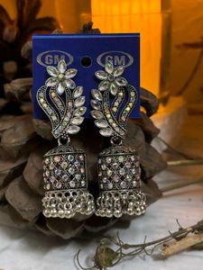 2 Pairs Of Earrings