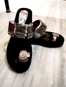 Flat Slippers Good Condition