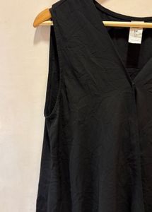 Black Sleeveless V-Neck Top