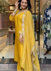 Bhandhani Embroidered Regular Sequinned Kurta with