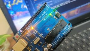 Arduino Uno With It&#39;s Cable 🦆