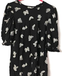 Black Floral top💕