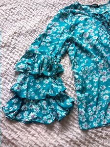 Splash Daisy Printed Ruffle Sleeves Top