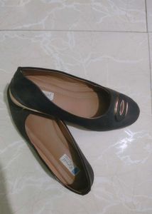 Royal Collection Black Flats – Size 39 (UK 6)