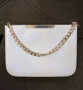 Chic White Handbag Solid Pattern