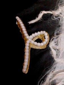 Korean White Pearl Clucher Or Clip