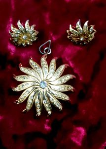 Vintage Gold Flower Earrings