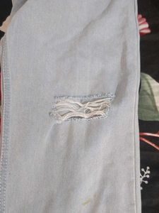 A Demin Knee Cut Pant