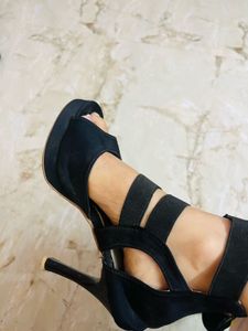 Price Dropped😍😍JS Faith Black Heels - Size 8