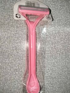 1Max Soft Care Razor And 2 Disposable