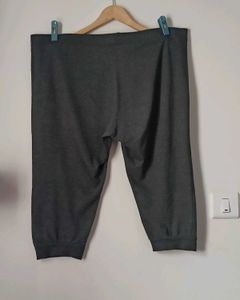 Capri Joggers with Detail