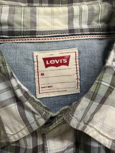Levi&#39;s Plaid Flannel Shirt