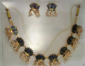 Lotus Blossom Necklace &amp; Earring Set🤍