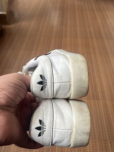 Adidas Sneakers