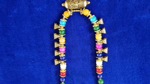 Multicolored Moti Necklace.