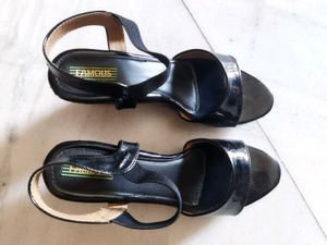 New Black Wedges🖤