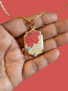 Floral Motif Shaped Porcelain Pendant Chain