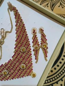 Necklace &amp; Earrings (Set)