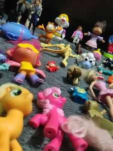 33 Set Miniature Toys