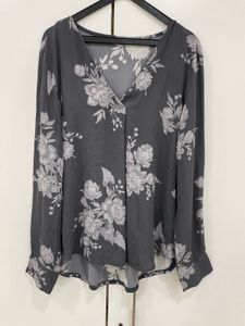 ✨ Elegant Grey Floral Blouse-Flowy, Flattering 🌸