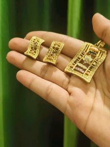 Golden Colour Earring And Pendan Colourfull Stones